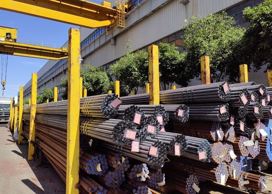 أنابيب الفولاذ المقاومة للاستعمال غير الملحومة مع قوة عالية ومقاومة للضغط