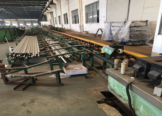 A213 Tp321 أنابيب الفولاذ المقاوم للصدأ غير الملحومة / أنابيب غلاية Ss الملدنة 25 * 2 * 9000 مم