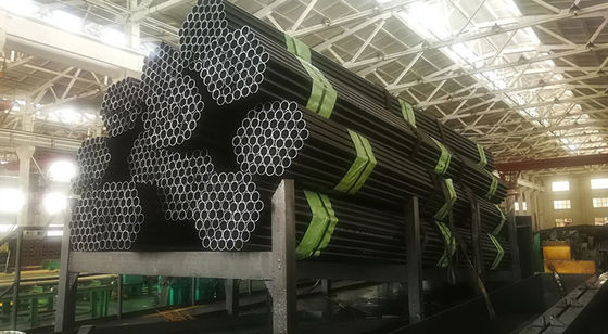 جدول أنبوب الغلايات الفولاذي غير الملحوم 40 فولاذ كربوني A53 مطلي بالورنيش الجاف