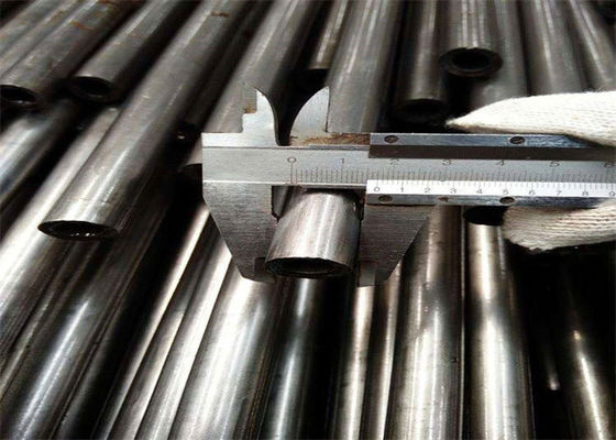 مكافحة التصويب الأسود الطلاء سبائك الصلب أنبوب غير ملحوم ASTM A335