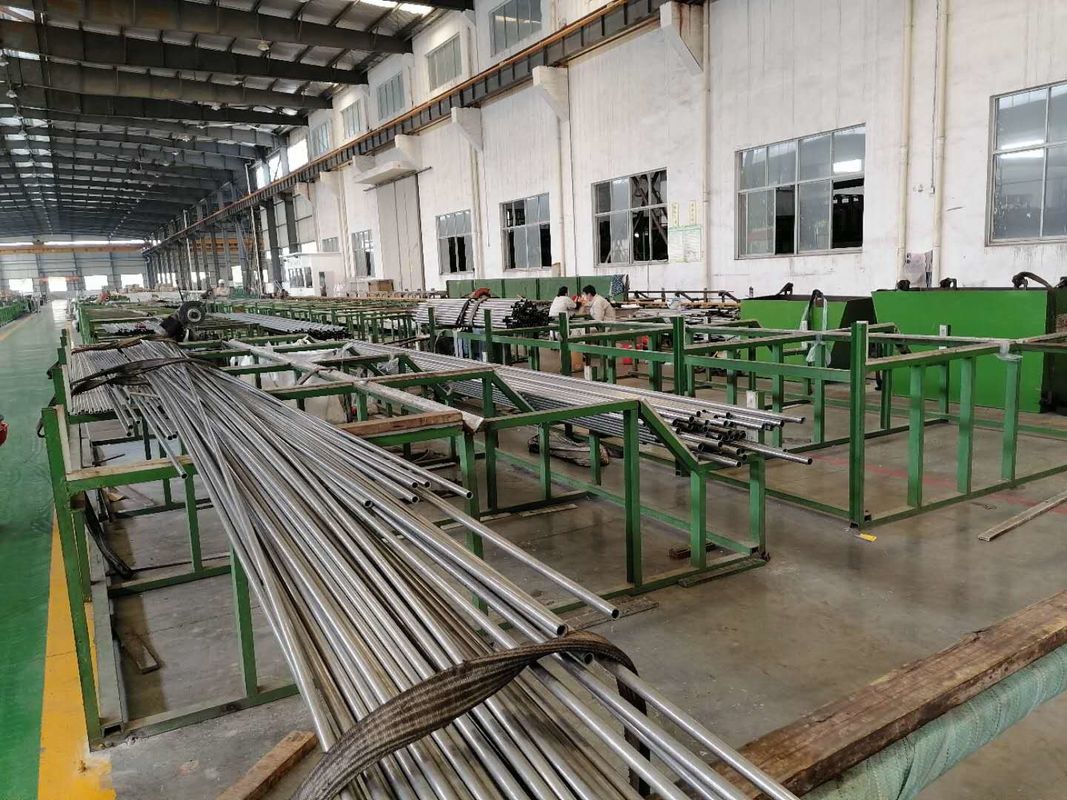 Astm A335 P5 P9 سبائك Cs الكربون الصلب الملحومة أنبوب كبير صغير أو قطر